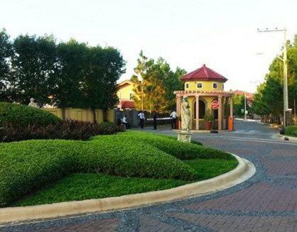 Relaxing Home At Camella Bacolod, Near Airport, Rockwell, Terminals, Famous Resto エクステリア 写真